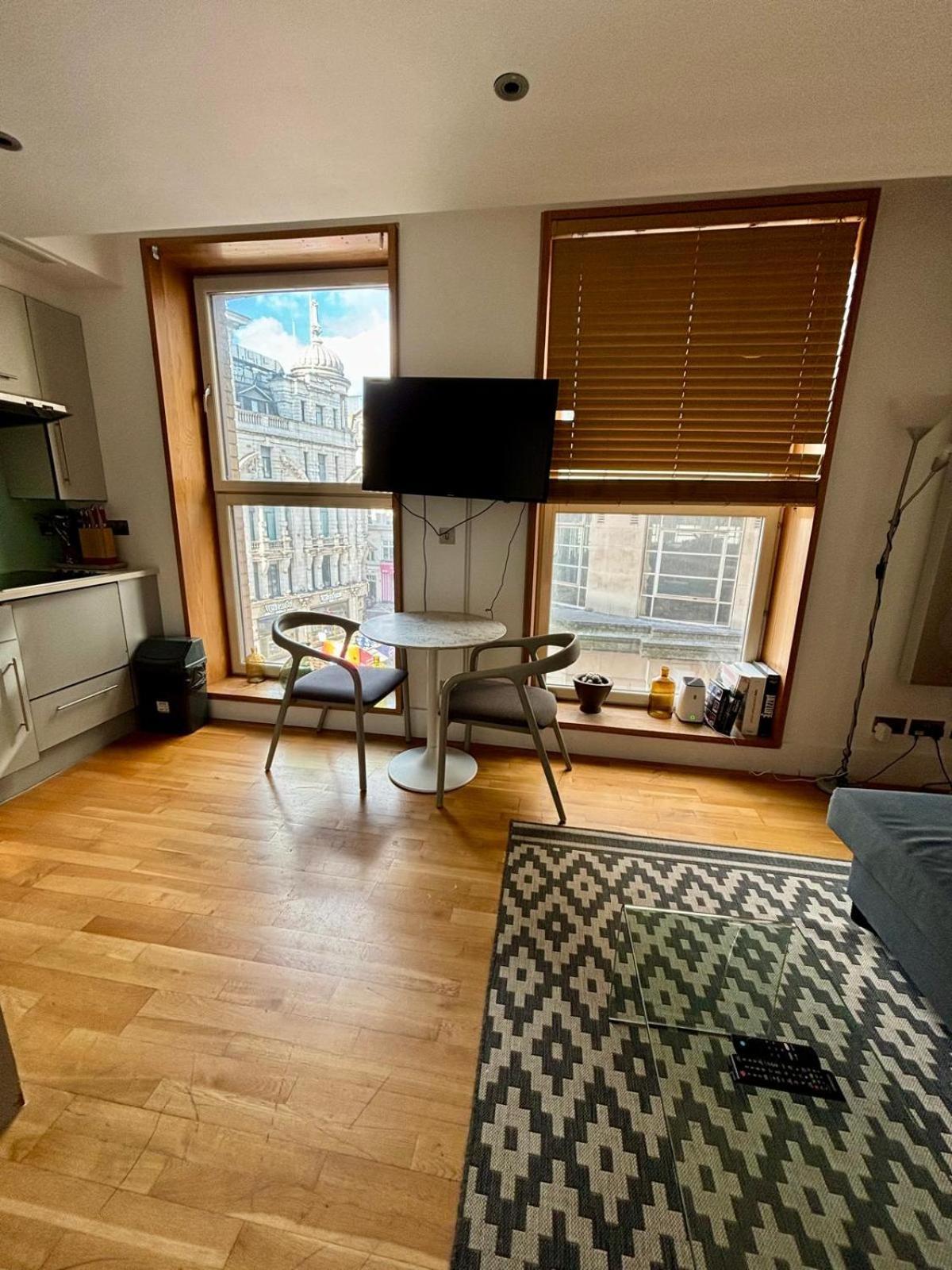 1 Bedroom In Piccadilly Circus St James Cov1 لندن المظهر الخارجي الصورة